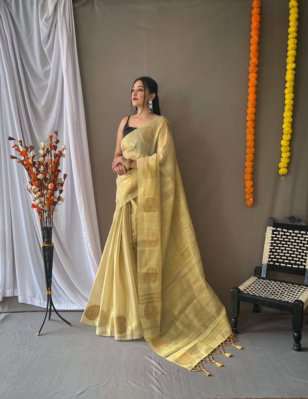 Off White Zari Woven Tissue Silk Sarees With Chit Pallu