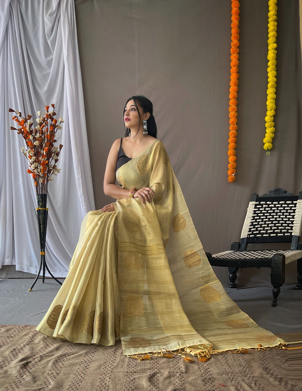 Off White Zari Woven Tissue Silk Sarees With Chit Pallu