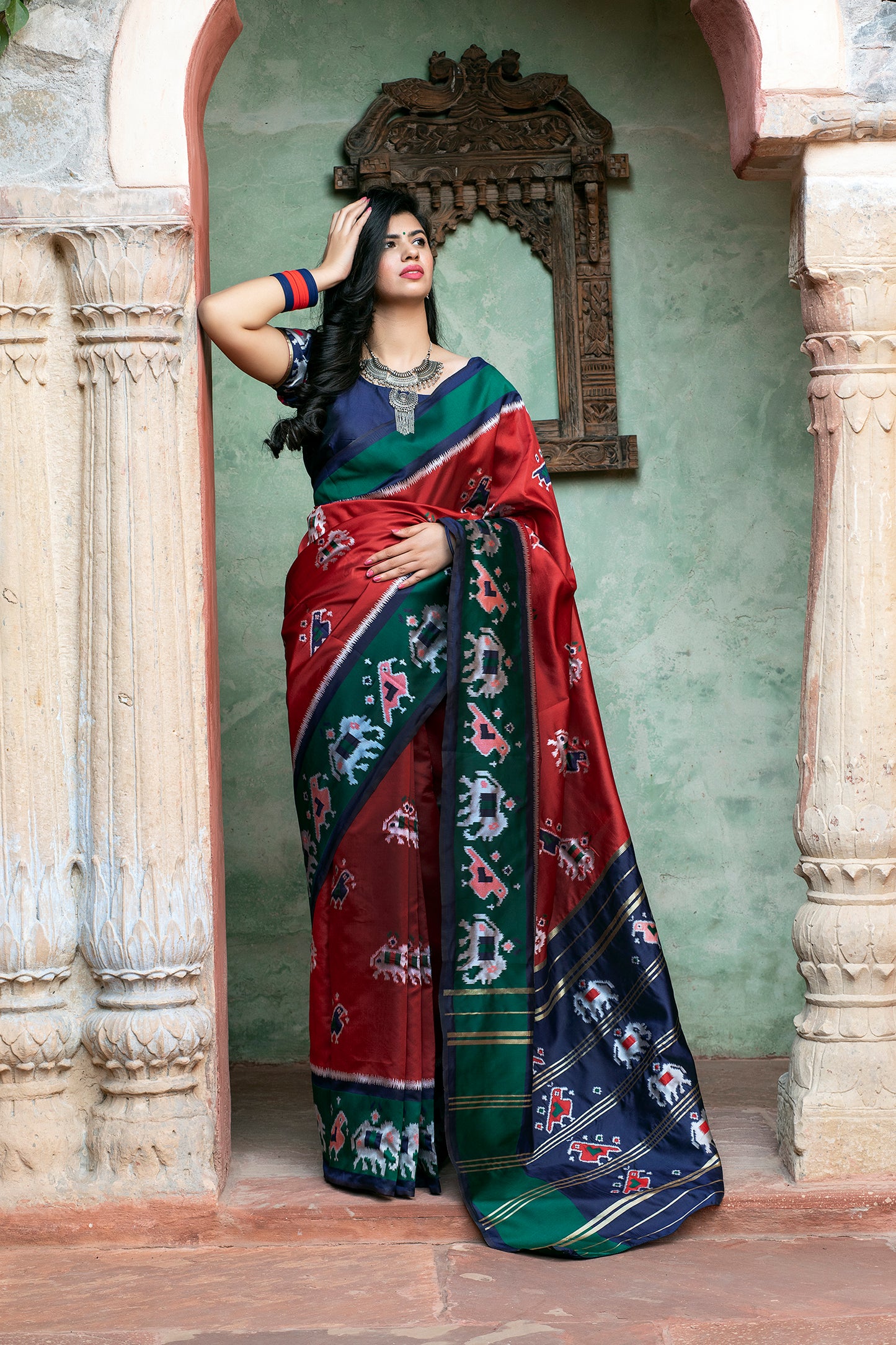Red Color Beautiful Wedding Wear Red Patola Weaving Silk Saree