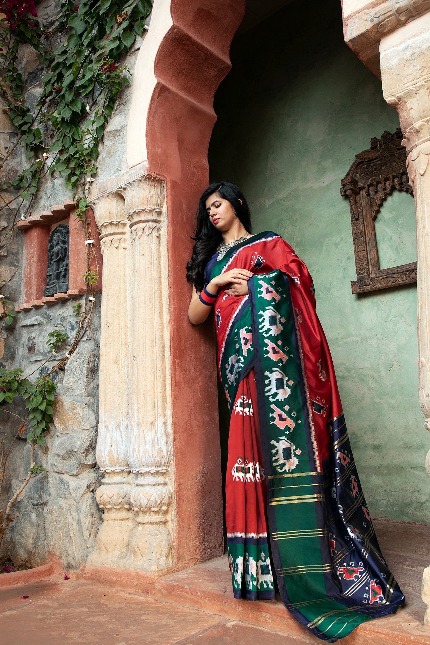 Red Color Beautiful Wedding Wear Red Patola Weaving Silk Saree