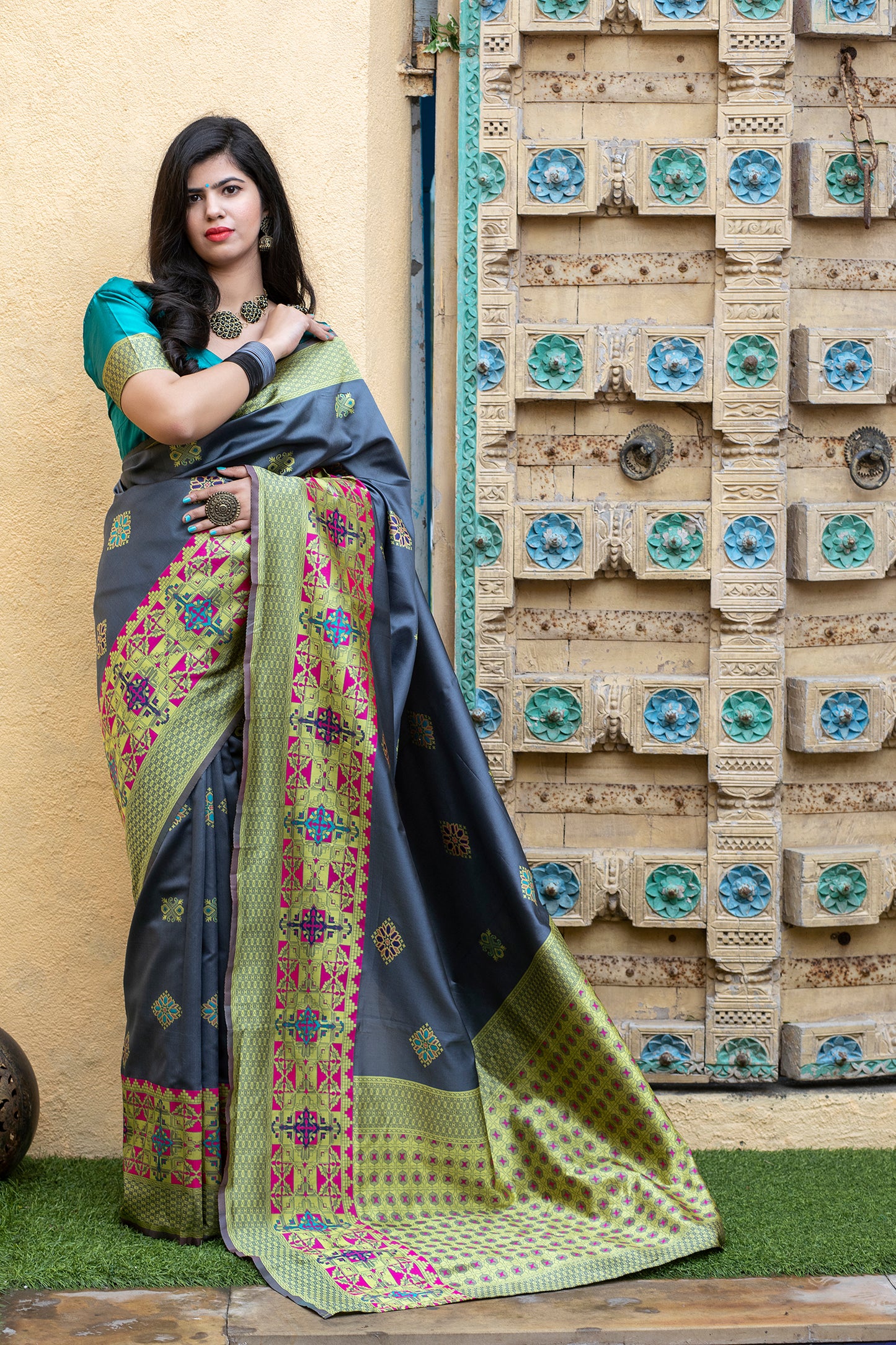Grey Color Beautifully Designed Banarasi Weaving Silk Saree For Women