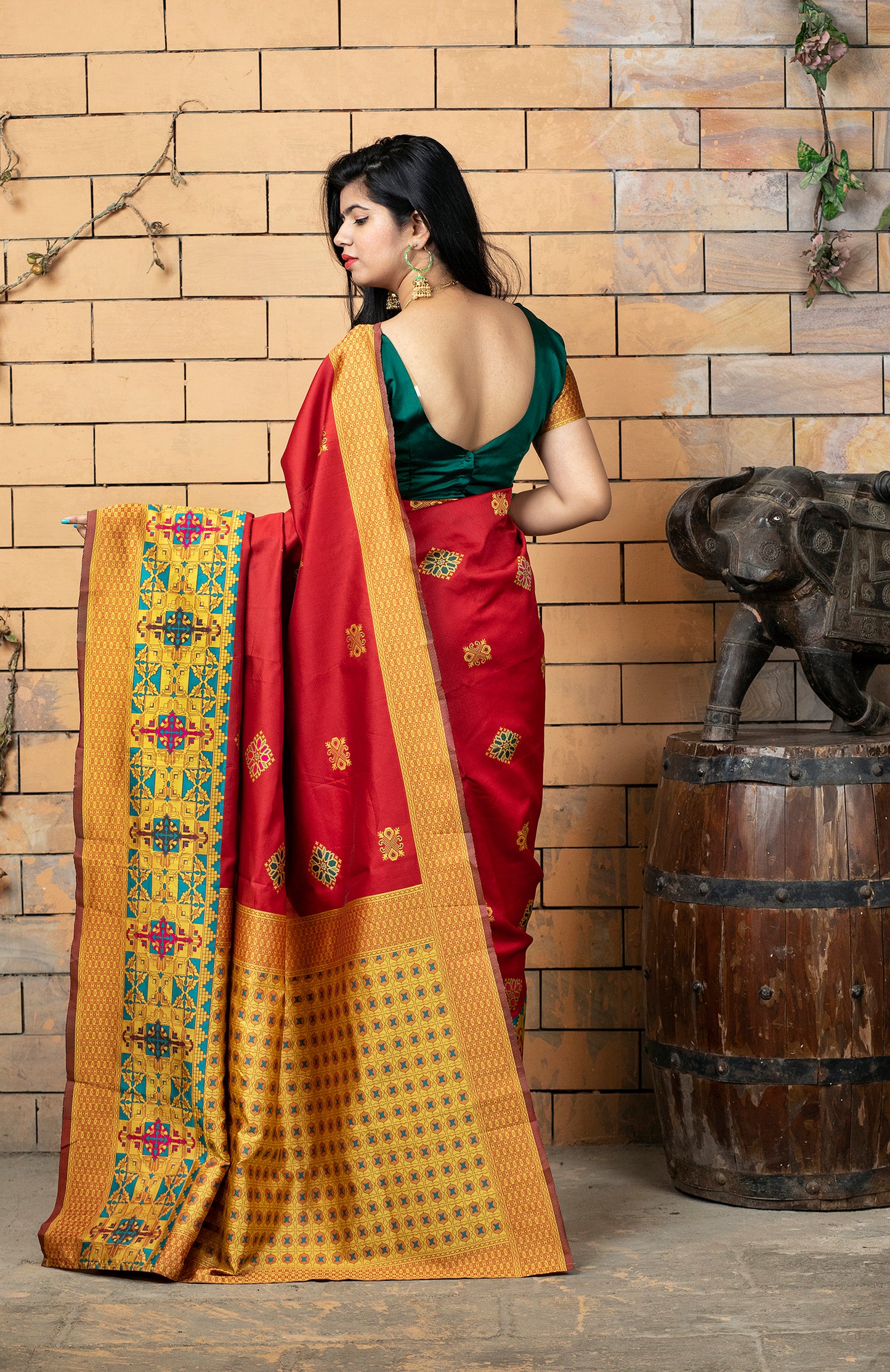 Red Color Beautifully Designed Banarasi Weaving Silk Saree For Women