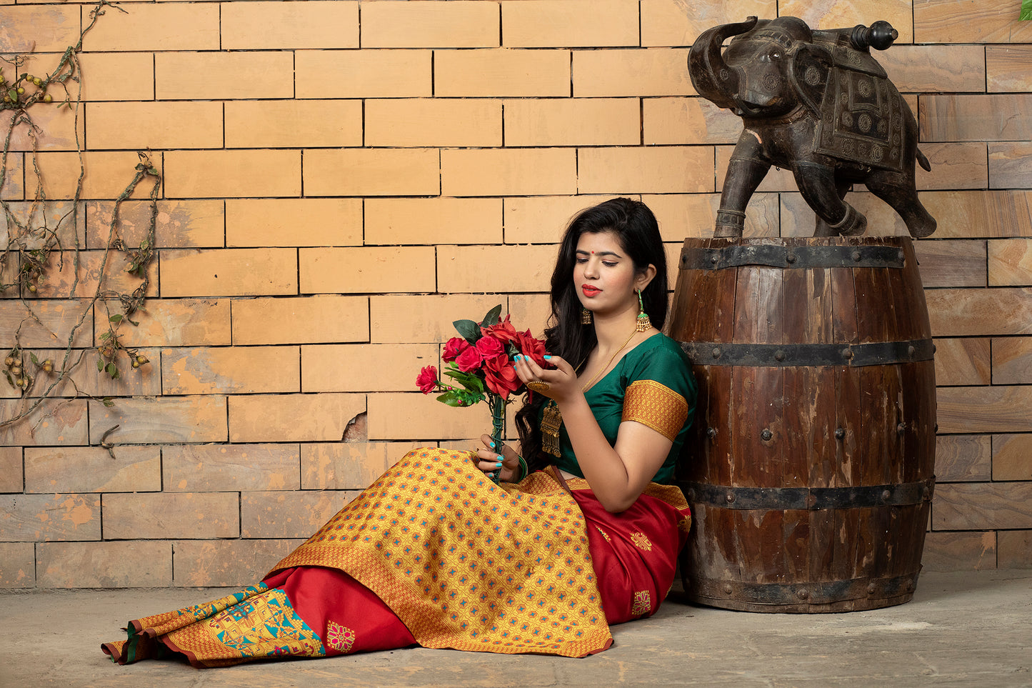 Red Color Beautifully Designed Banarasi Weaving Silk Saree For Women