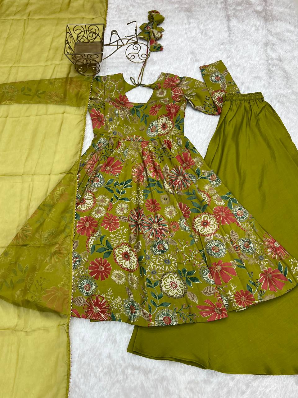 Mehandi Chanderi Discharge Print Fabric Fancy Lace Work Palazzo Suit Set