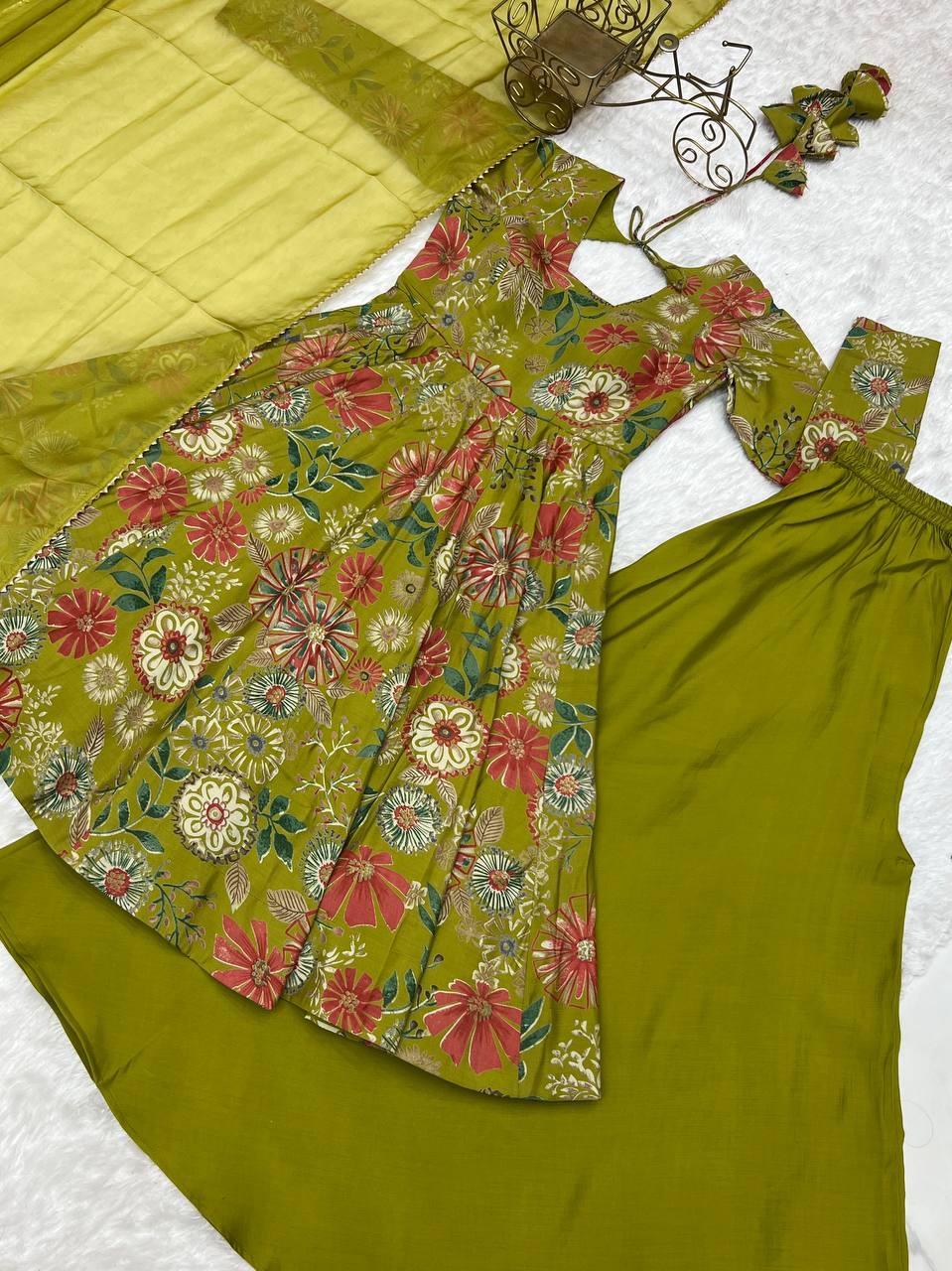 Mehandi Chanderi Discharge Print Fabric Fancy Lace Work Palazzo Suit Set