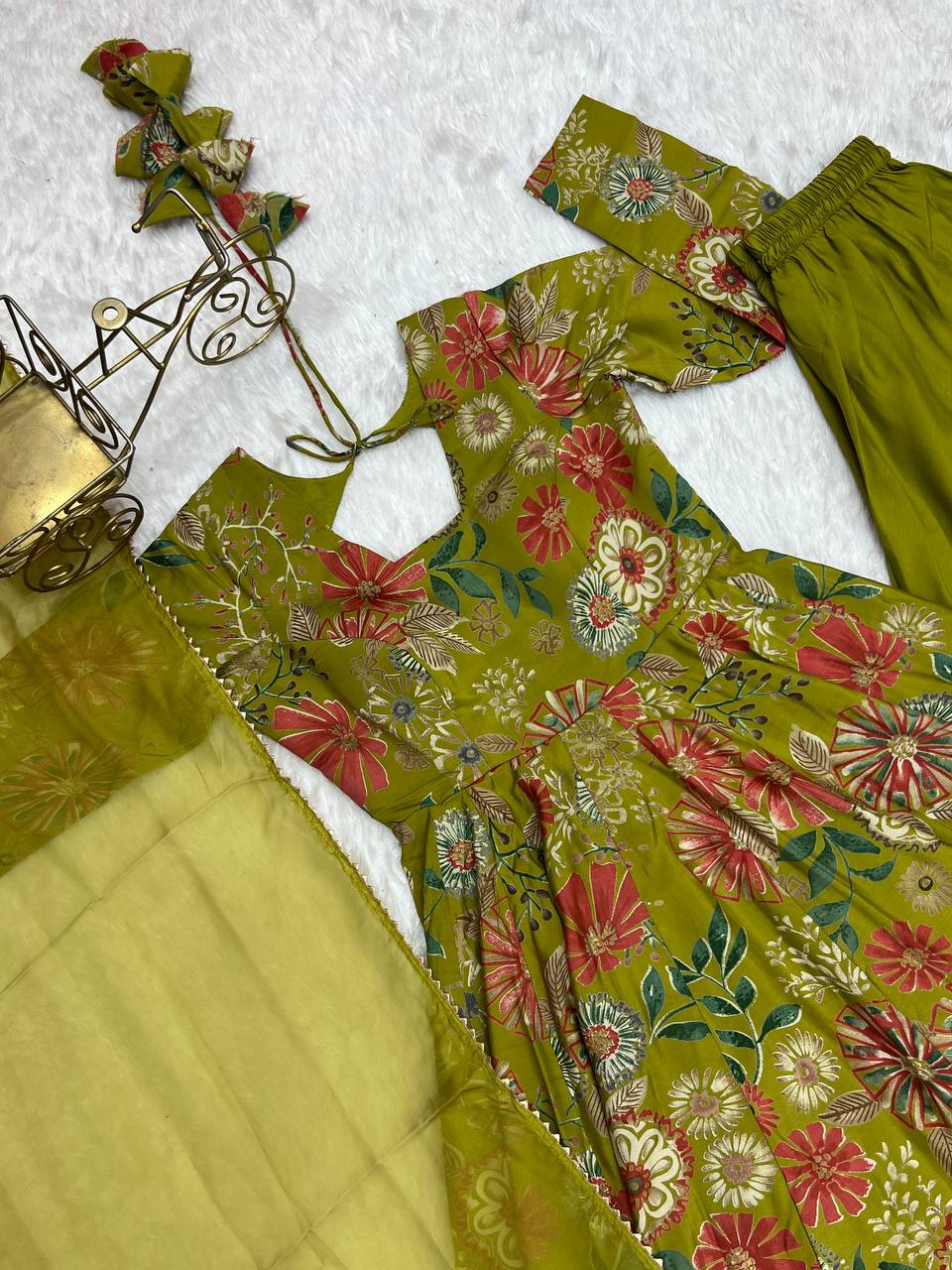 Mehandi Chanderi Discharge Print Fabric Fancy Lace Work Palazzo Suit Set