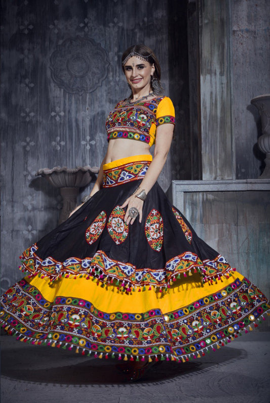 Yellow Rajwadi Gamthi Lace With Mirror Work Navratri Lehenga Choli
