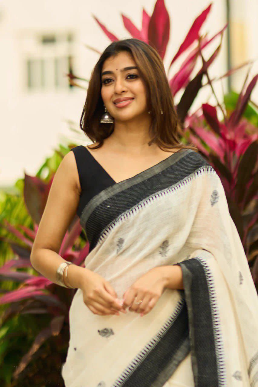 Off White Lilan Cotton With Digital Print Elegant Saree