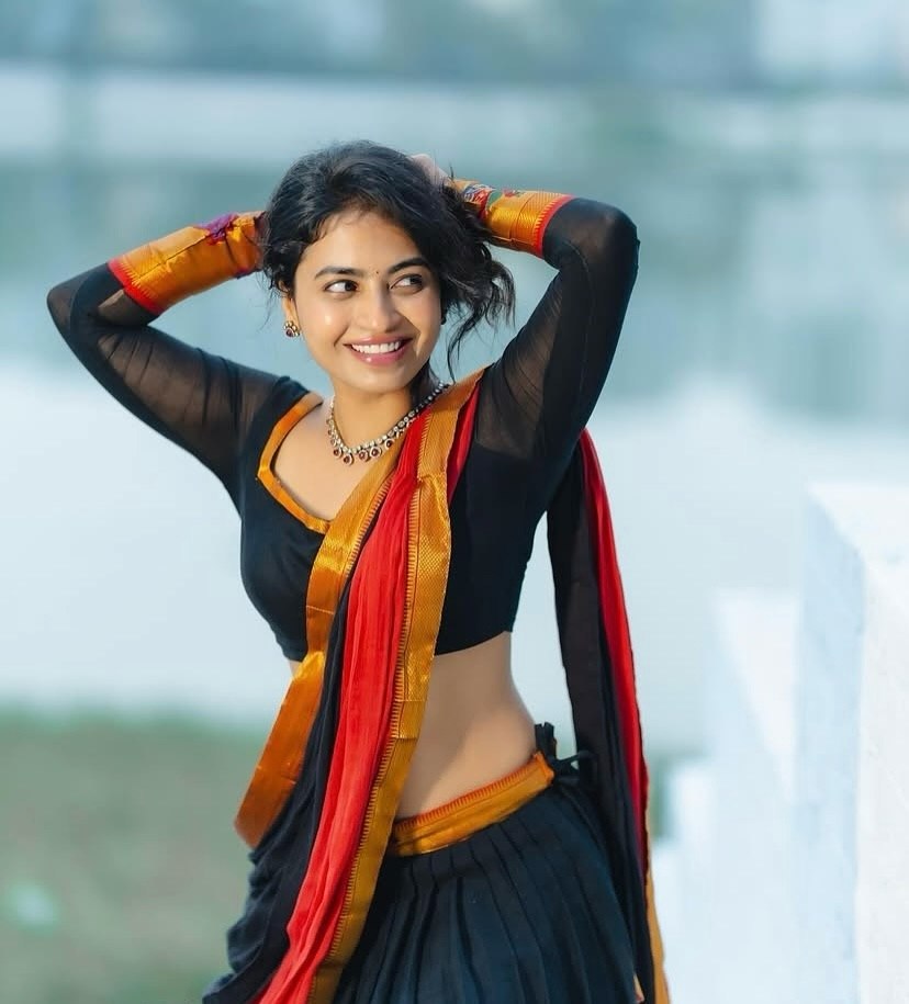 South Indian langa voni in black Kanchi cotton with red dupatta and gold border