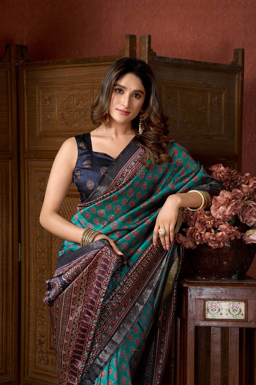 Teal Ethnic Motifs Zari Silk Blend Handloom Saree – Designer Festive Party Wear Saree