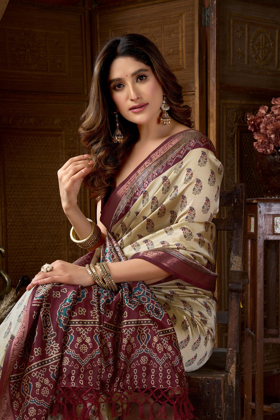 Beige Ethnic Motifs Zari Silk Blend Handloom Saree – Designer Festive Party Wear Saree