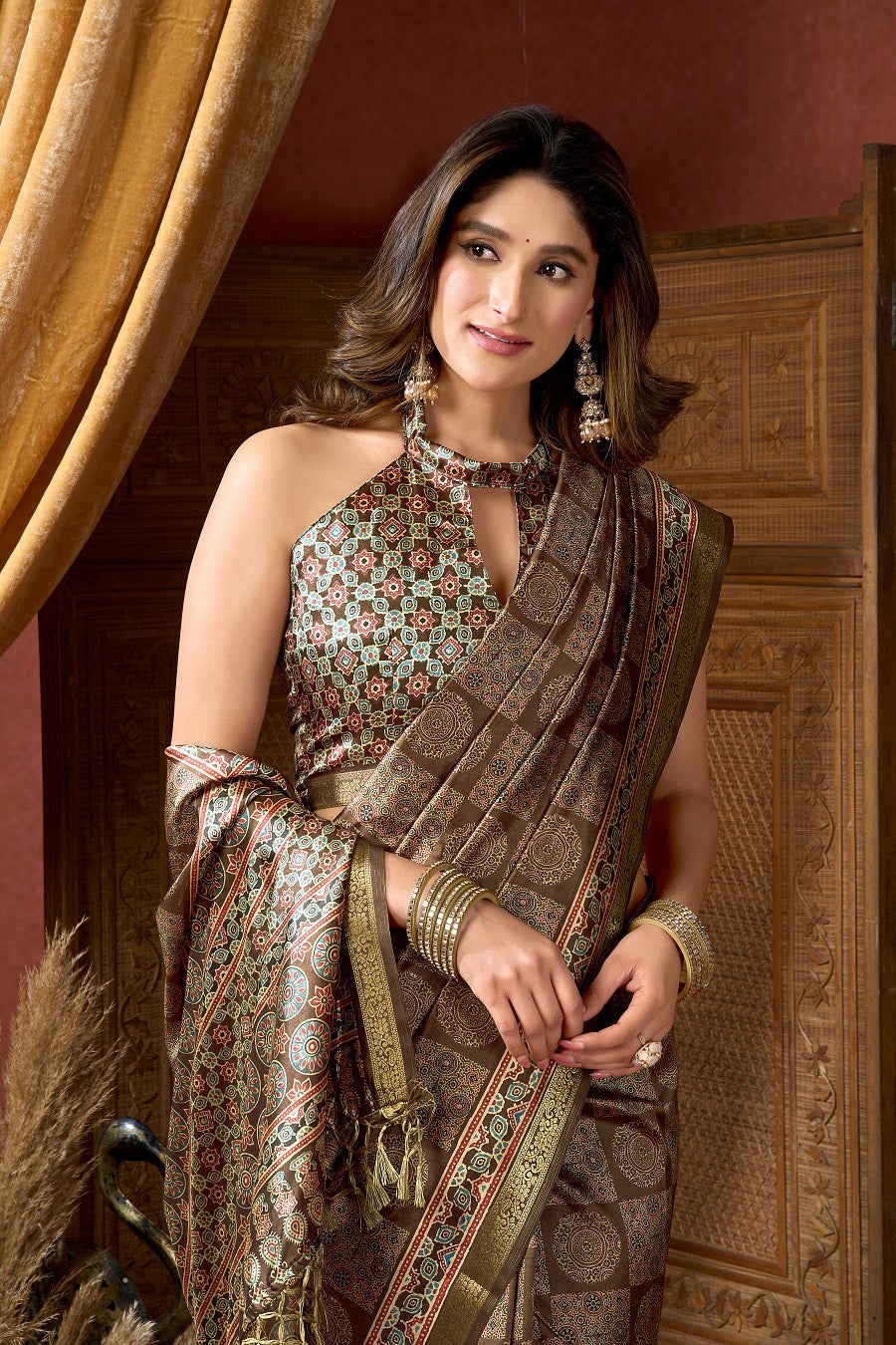 Brown Ethnic Motifs Zari Silk Blend Handloom Saree – Designer Festive Party Wear Saree