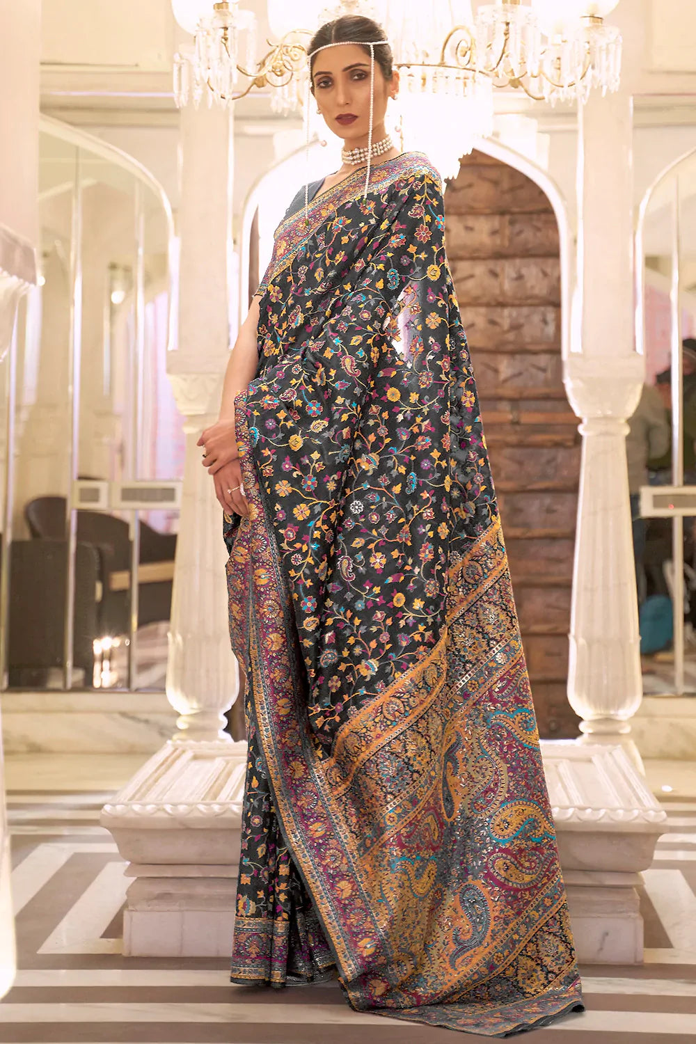 Stylish Black Colour Soft Handloom Weaving Silk Saree With Blouse