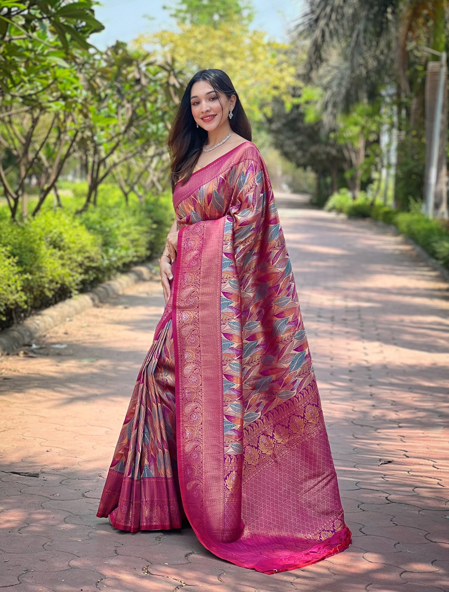 Wine Kanchipattu Silk Saree With Contrast Weaving Border Design