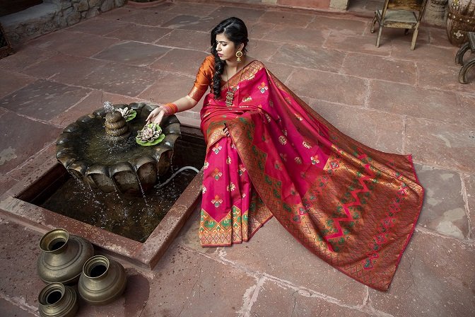 Deep Pink Color Weaving Saree With Unstitched Blouse
