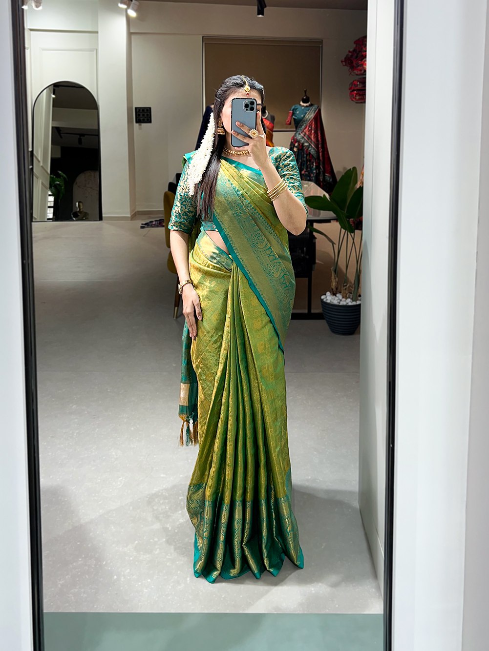 Parrot Color Zari Weaving Work Kanjivaram Saree