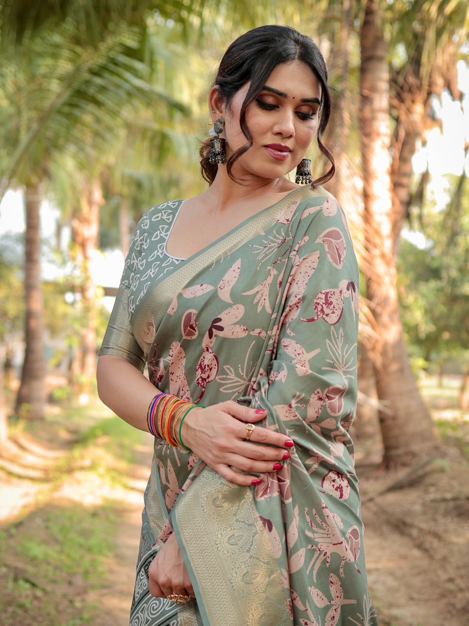 PURE SILK DIGITALLY PRINTED SAREE WEAVED WITH GOLDEN ZARI COMES WITH TASSELS