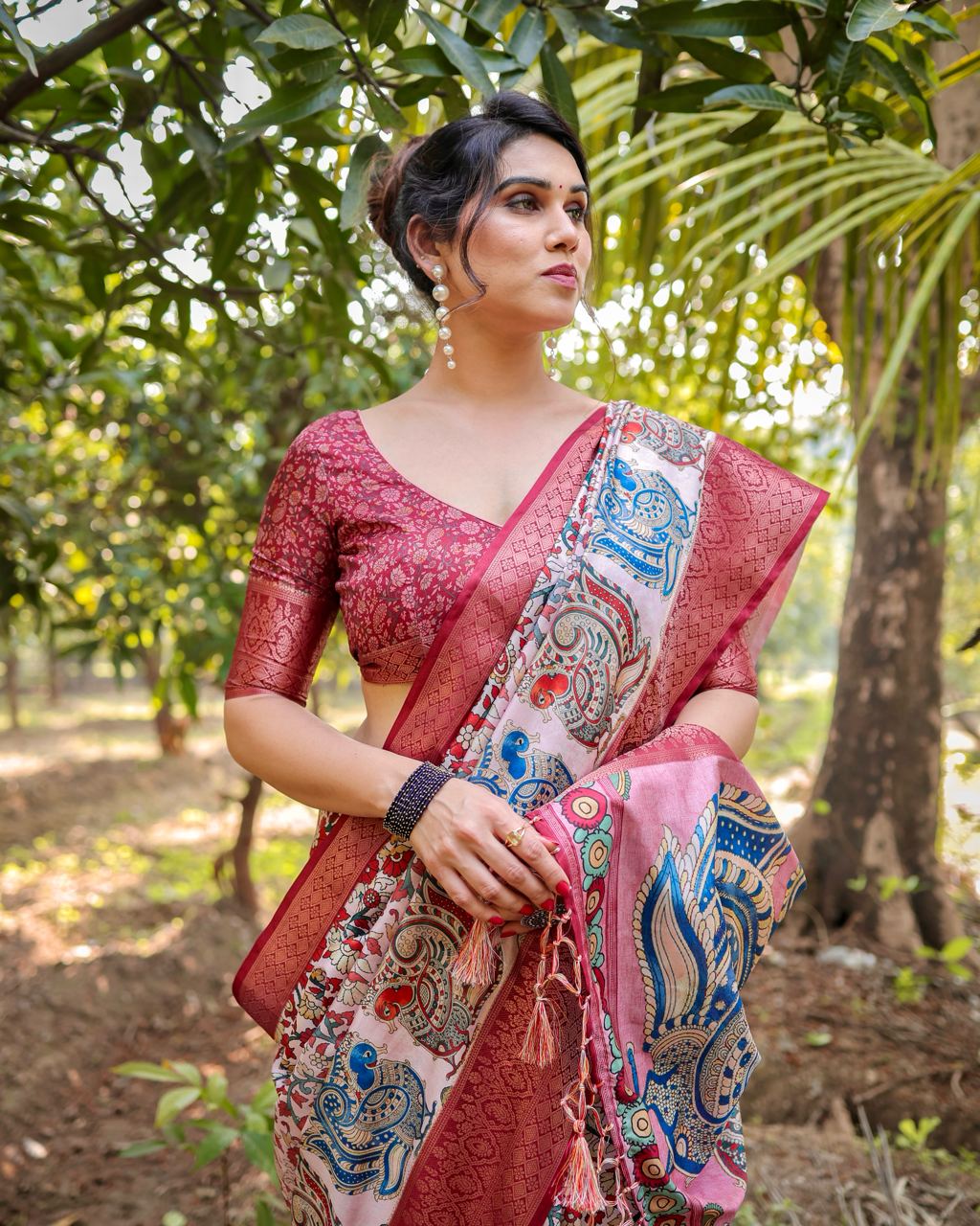 PURE SILK DIGITALLY PRINTED SAREE WEAVED WITH GOLDEN ZARI COMES WITH TASSELS