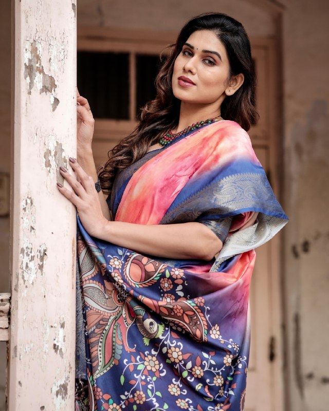 PURE SILK DIGITALLY PRINTED SAREE WEAVED WITH GOLDEN ZARI COMES WITH TASSELS