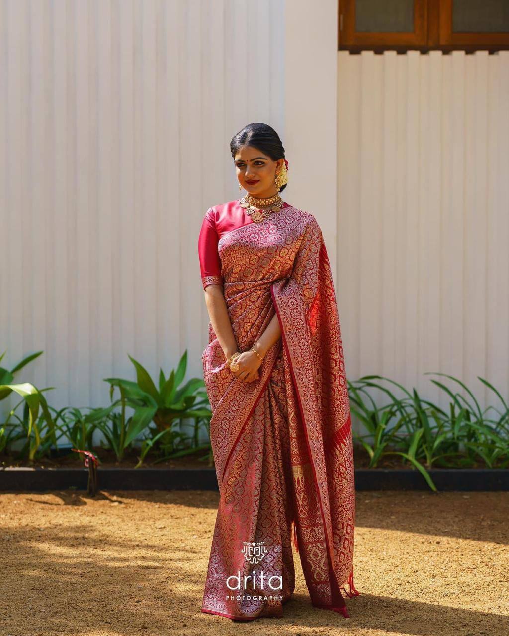 Wedding Look Red Silver Zari Weaving Banarasi Beautiful Saree With Blouse With Beautiful Tassels