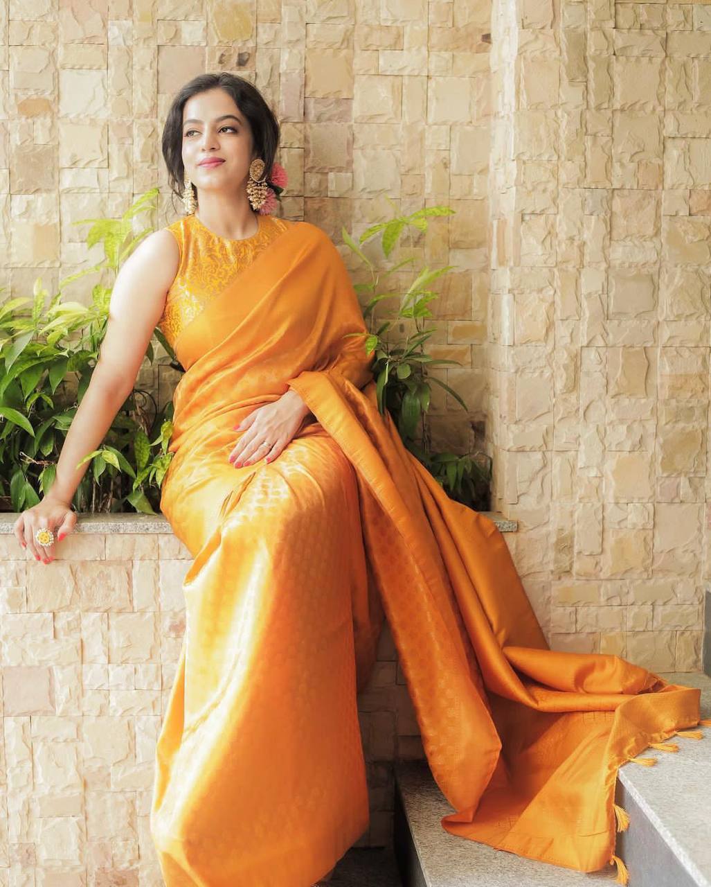 Wedding Yellow Golden Zari Weaving Banarasi Beautiful Saree With Blouse With Beautiful Tassels