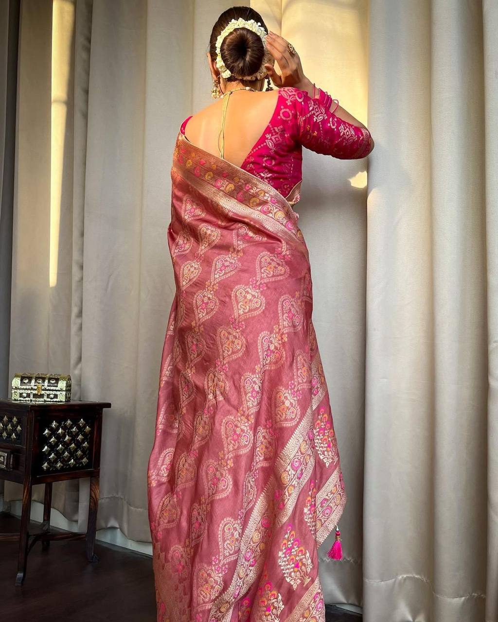 ORCHID PINK PURE SOFT SILK SAREE WITH TWIRLING BLOUSE PIECE