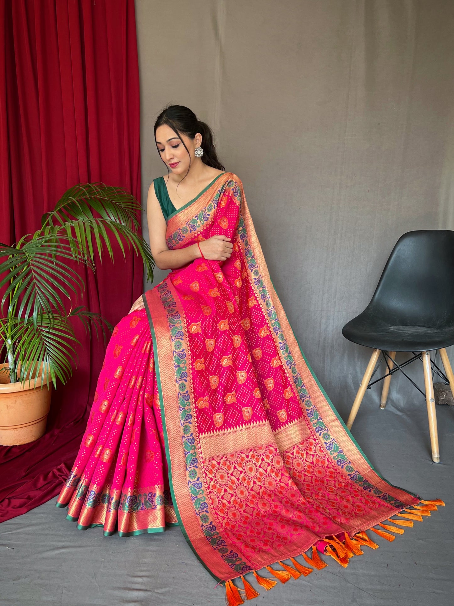 Pink Kachii Patola Weaving Saree With Meenakari Border Saree