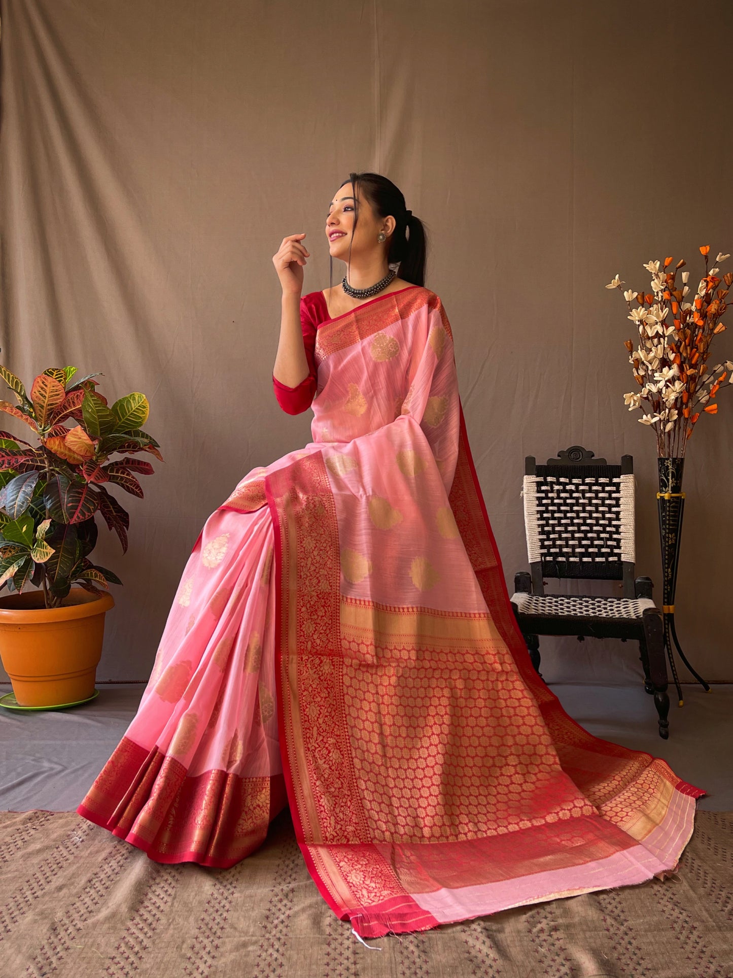 Pink Soft Linen Weaving Sarees With Contrast Weaving Border And Pallu. Paired With Contrast Unstitched Blouse