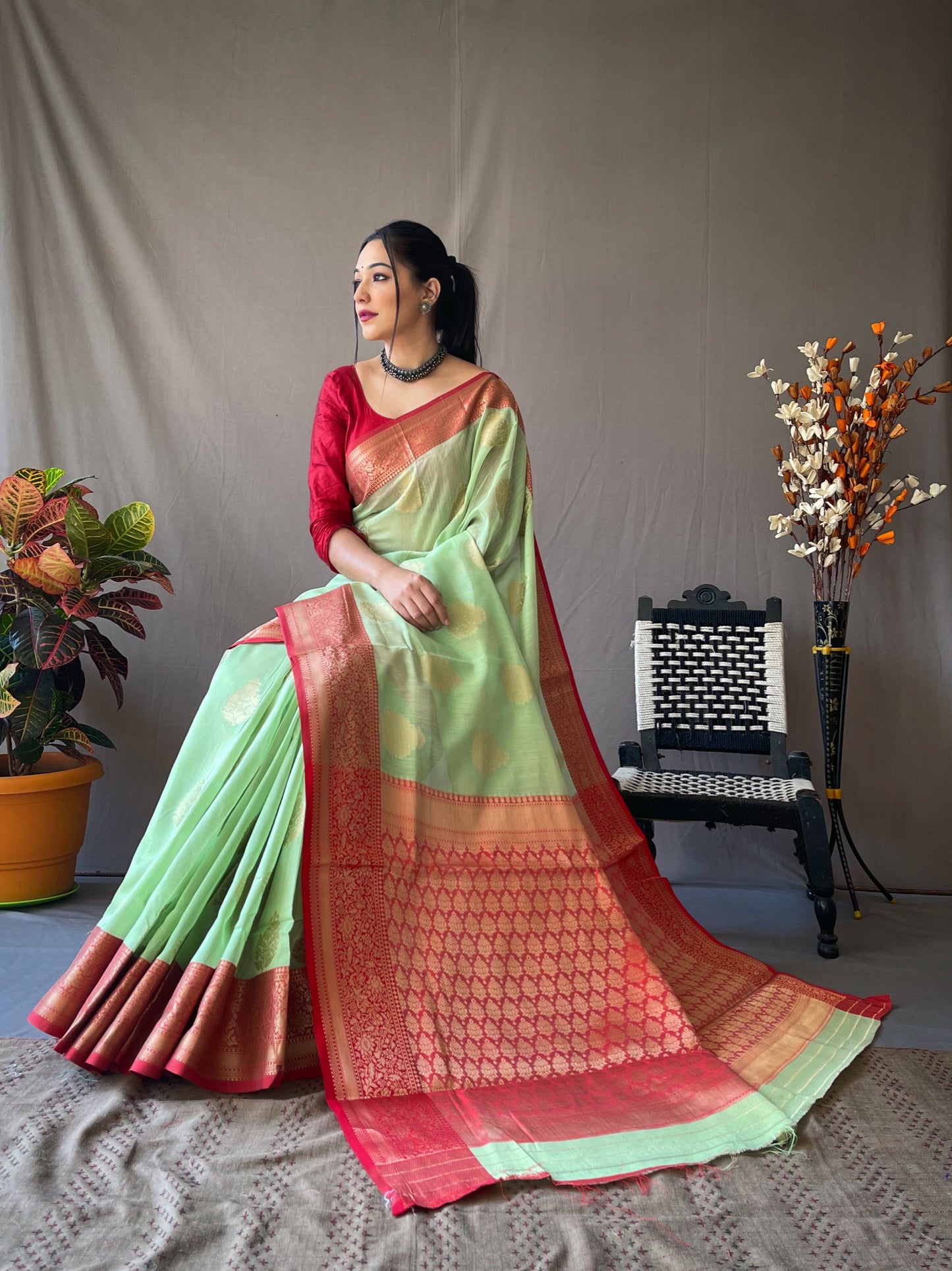 Pista Soft Linen Weaving Sarees With Contrast Weaving Border And Pallu. Paired With Contrast Unstitched Blouse