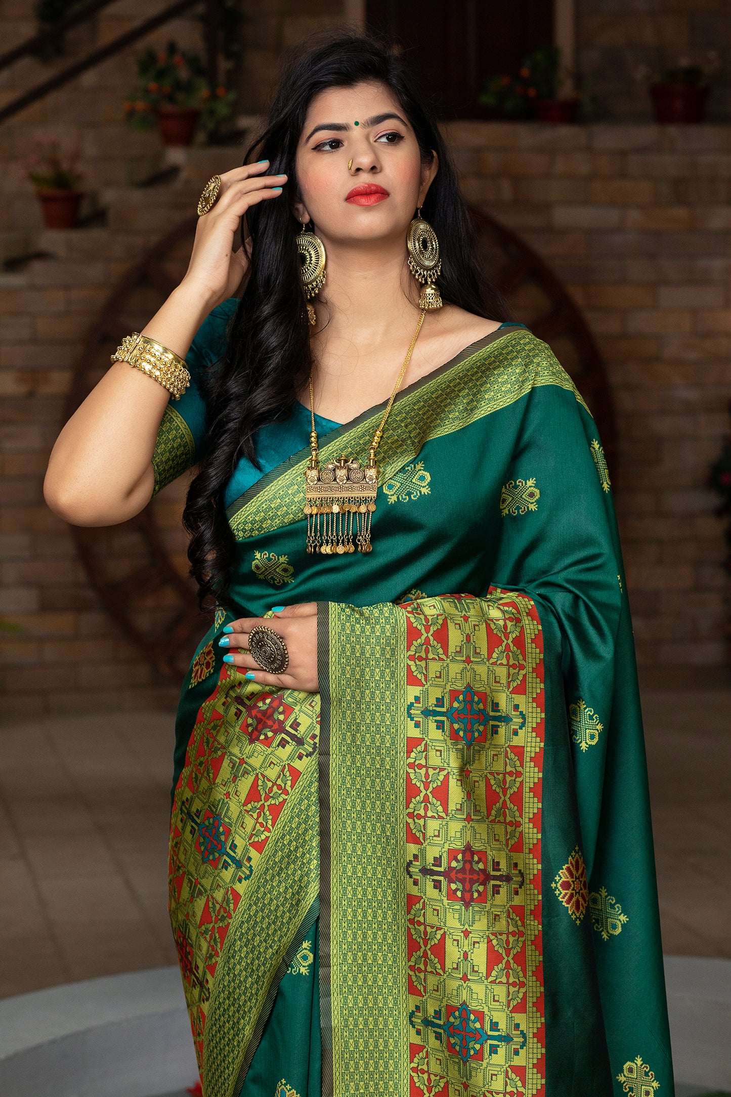 Green Color Beautifully Designed Banarasi Weaving Silk Saree For Women