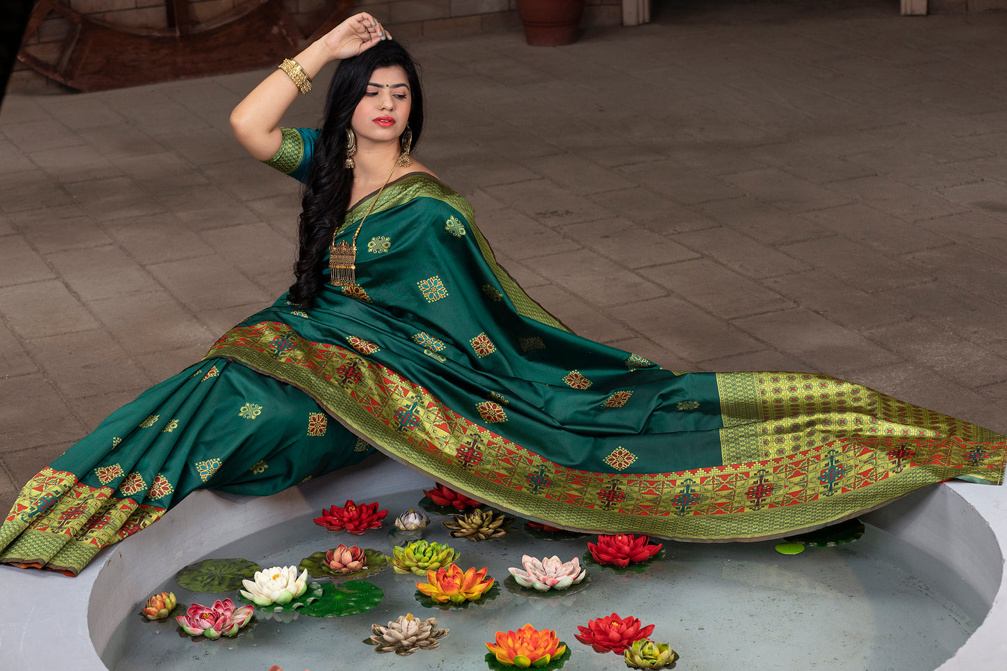 Green Color Beautifully Designed Banarasi Weaving Silk Saree For Women