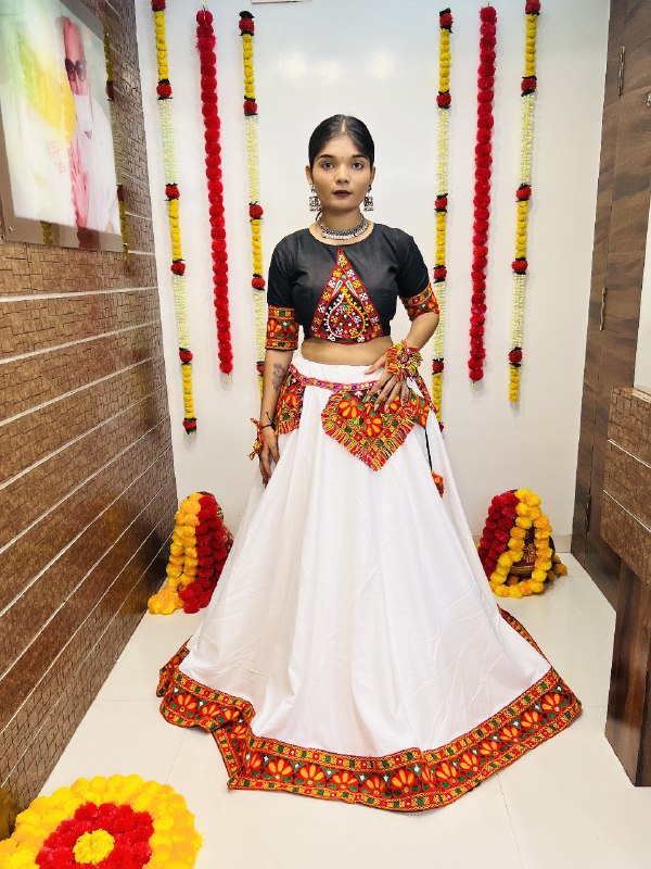 White Cotton Silk Gamthi Work Butta Lace Work Navratri Lehenga Choli