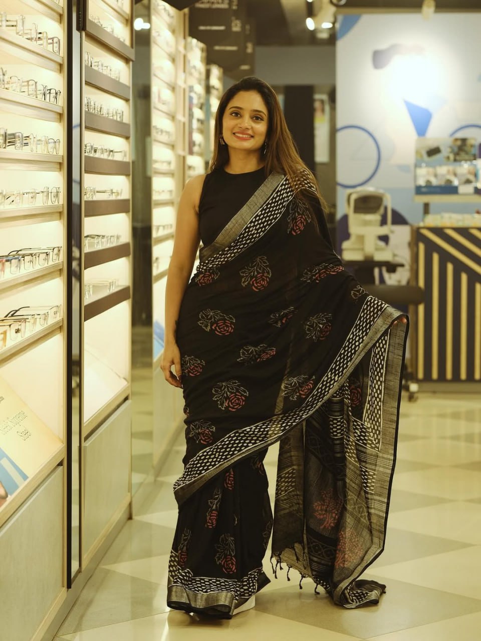 Black Lilan Cotton And Digital Print Stylish Monochrome Look Saree