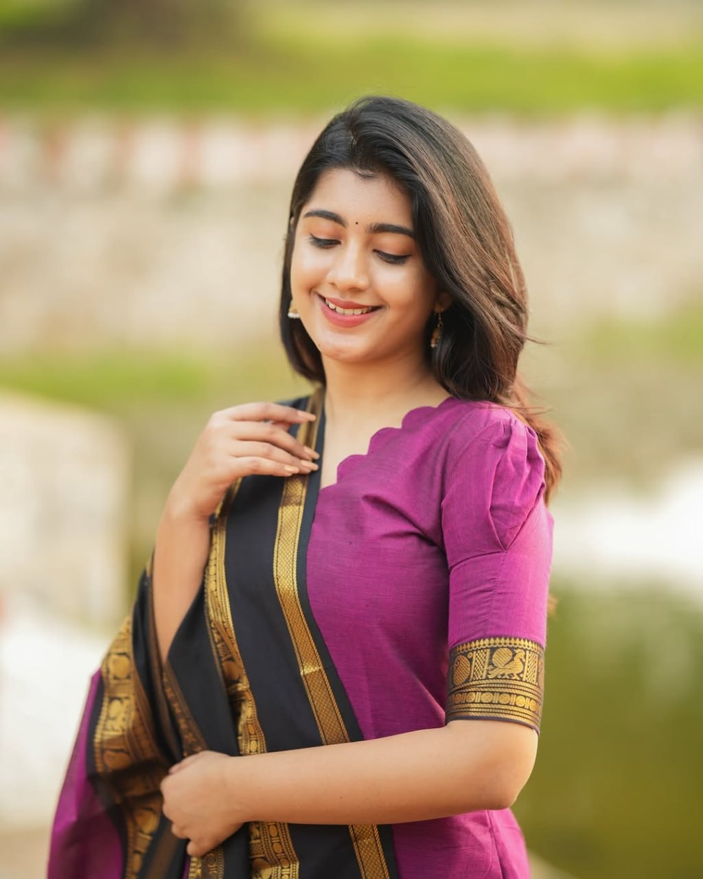 South Indian Kanchi cotton kurta with scalloped neckline and zari trim
