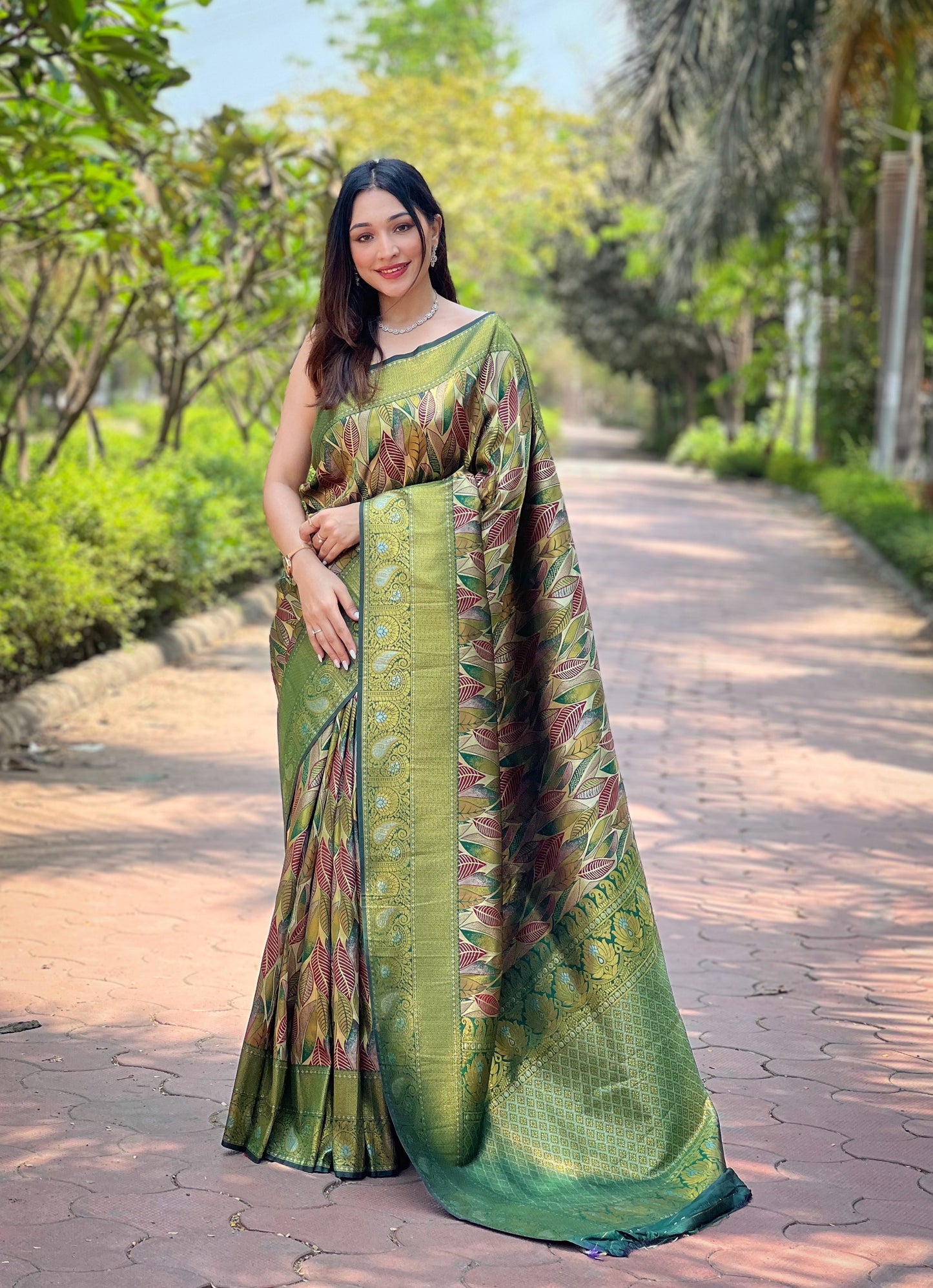 Bee Green Kanjivaram Silk Saree With Intricate Blouse Piece