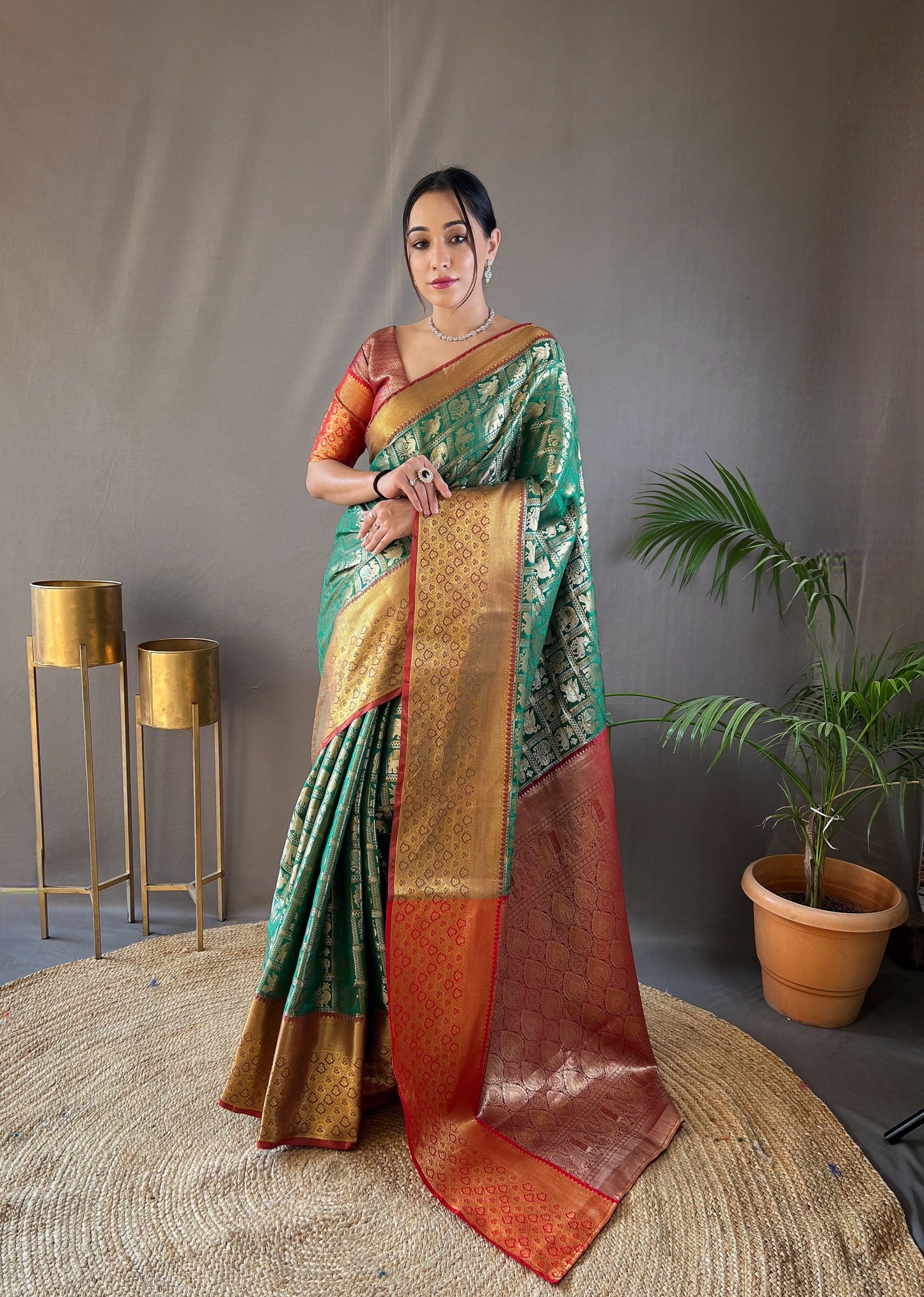 B Green Pattu Silk Contrast Weaving Pallu And Border Saree