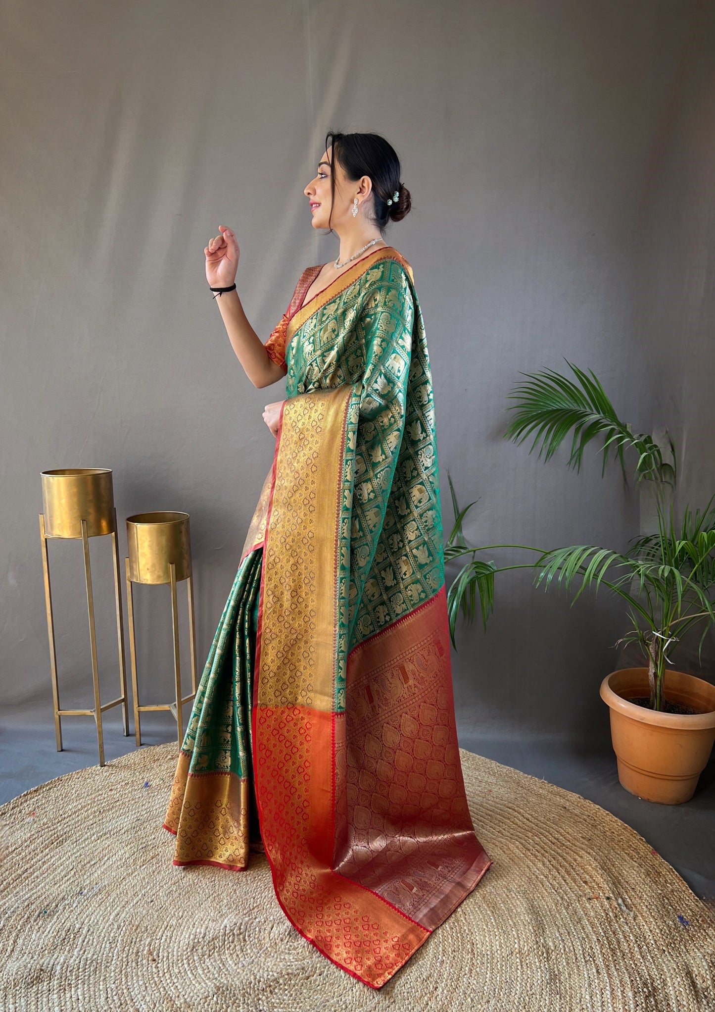 B Green Pattu Silk Contrast Weaving Pallu And Border Saree