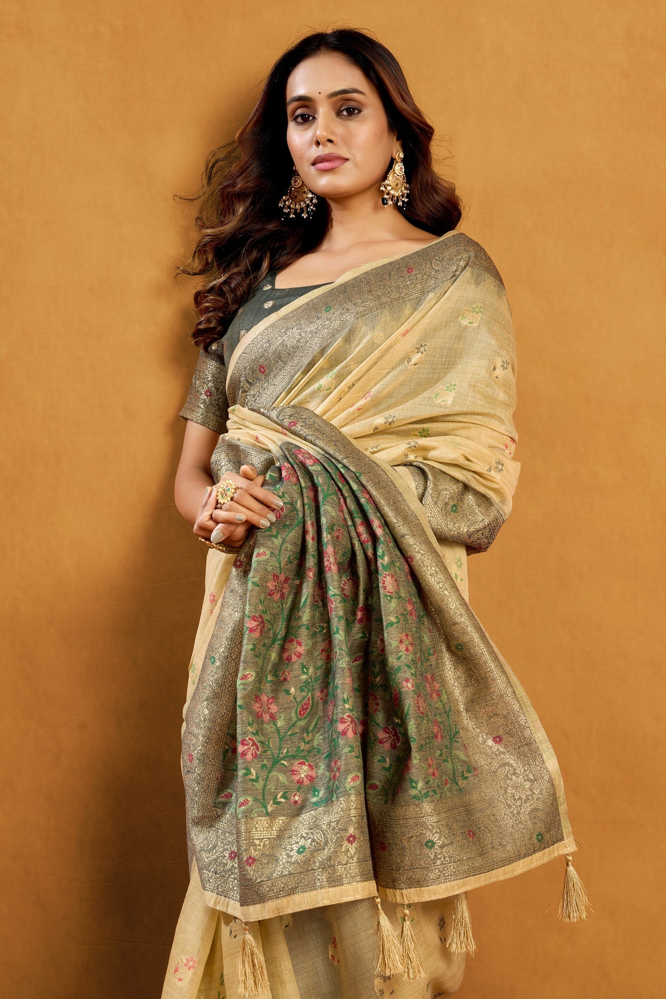 Cream Premium Spun Cotton With Beautifull Zari With Jhallar & Rich Pallu Saree With Blouse Piece