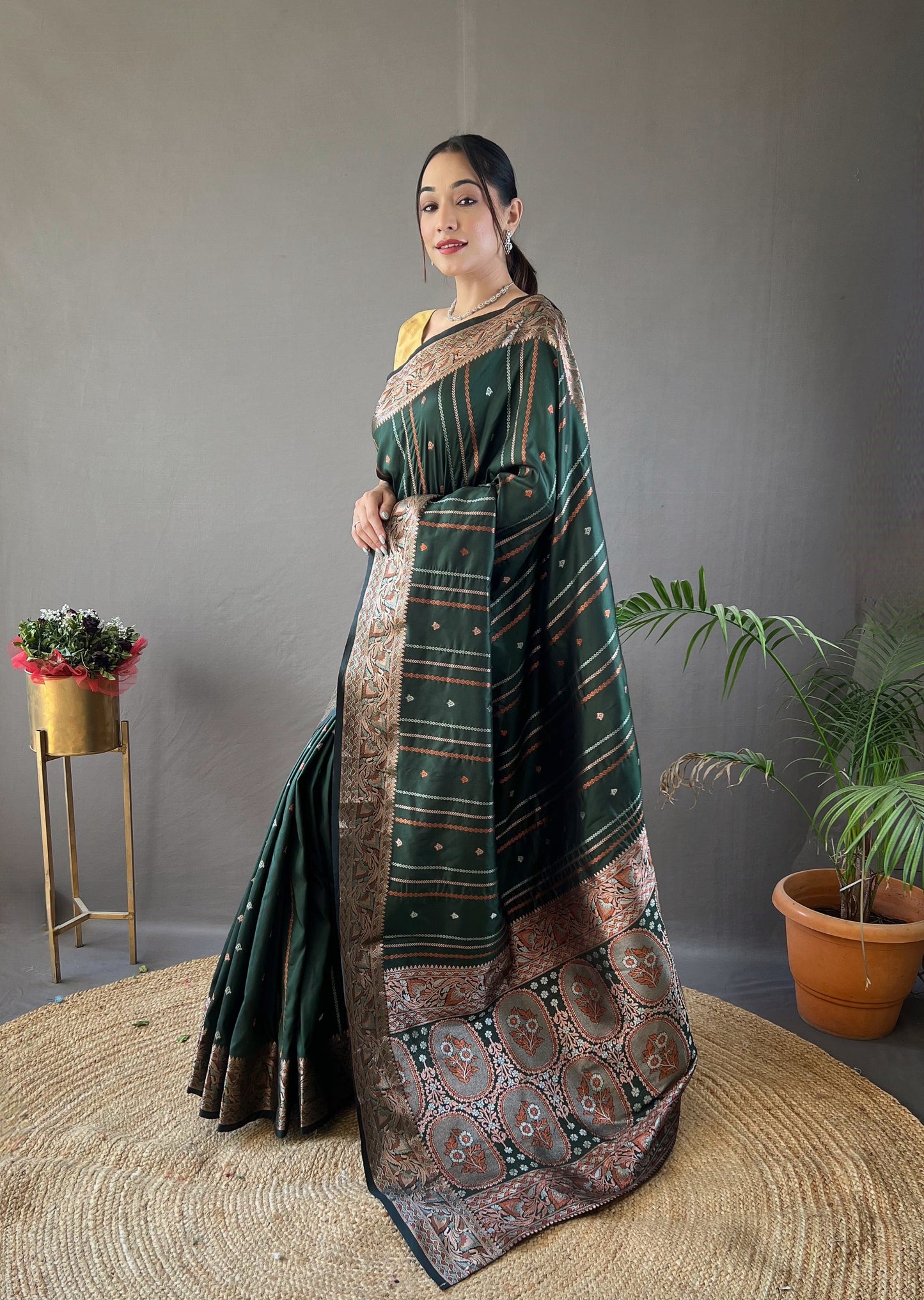 Green Zari Woven Lining Zari Weaving Design Banarasi Saree