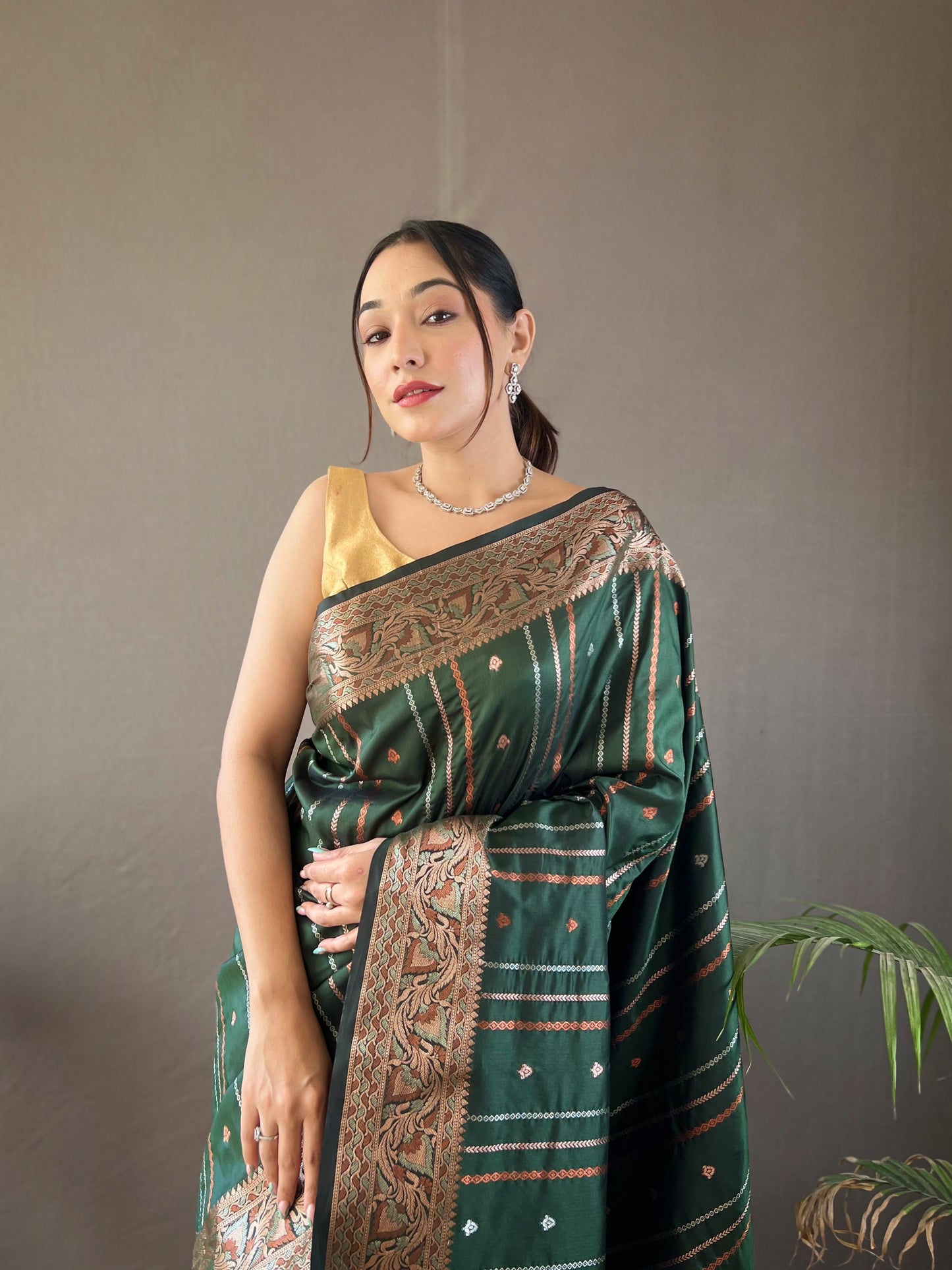 Green Zari Woven Lining Zari Weaving Design Banarasi Saree