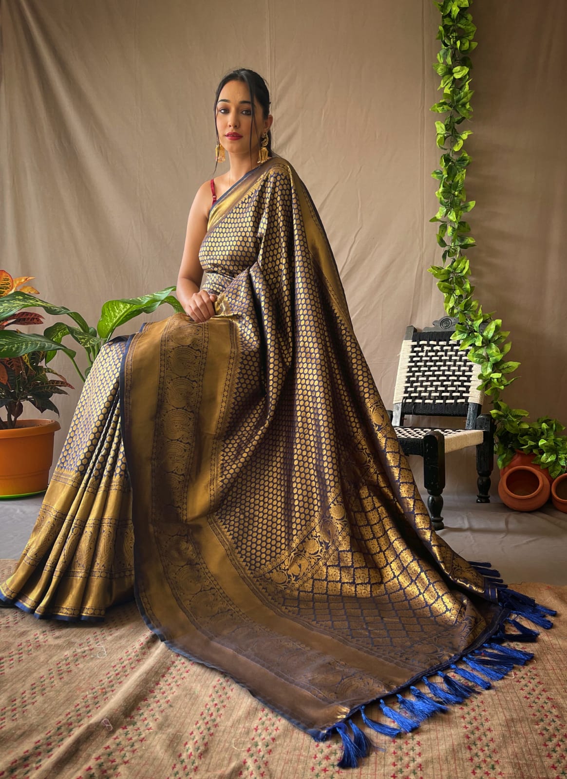 Golden Shade Kanjivaram Heavy Golden Big Jacquard Weaving Border And Small Motifs Saree