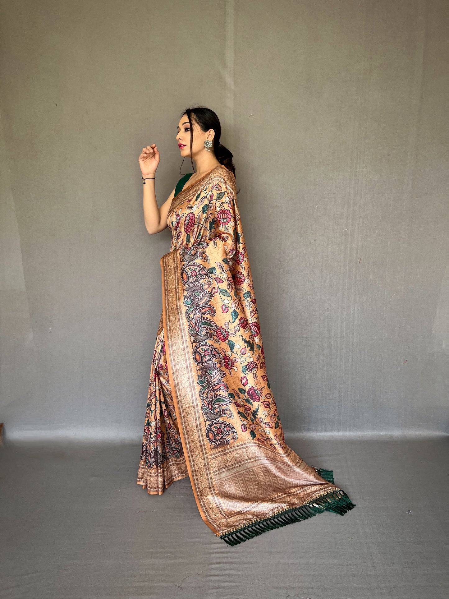 Cream Diva Soft Silk Saree With Kalamkari Fusion Print