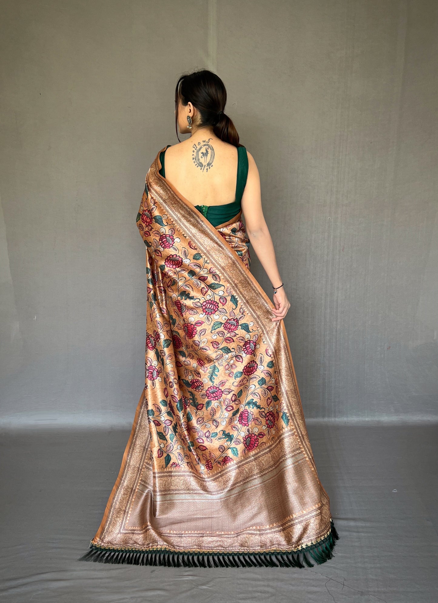 Cream Diva Soft Silk Saree With Kalamkari Fusion Print