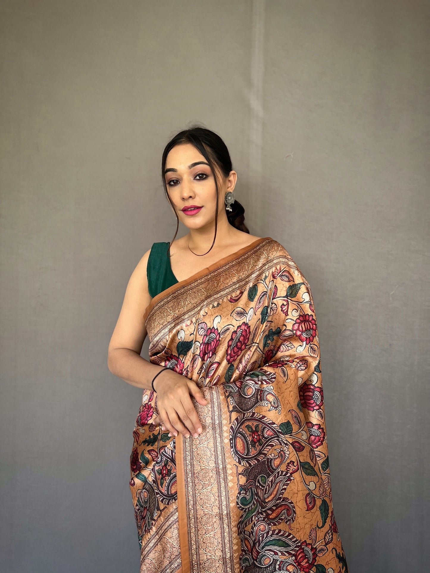 Cream Diva Soft Silk Saree With Kalamkari Fusion Print