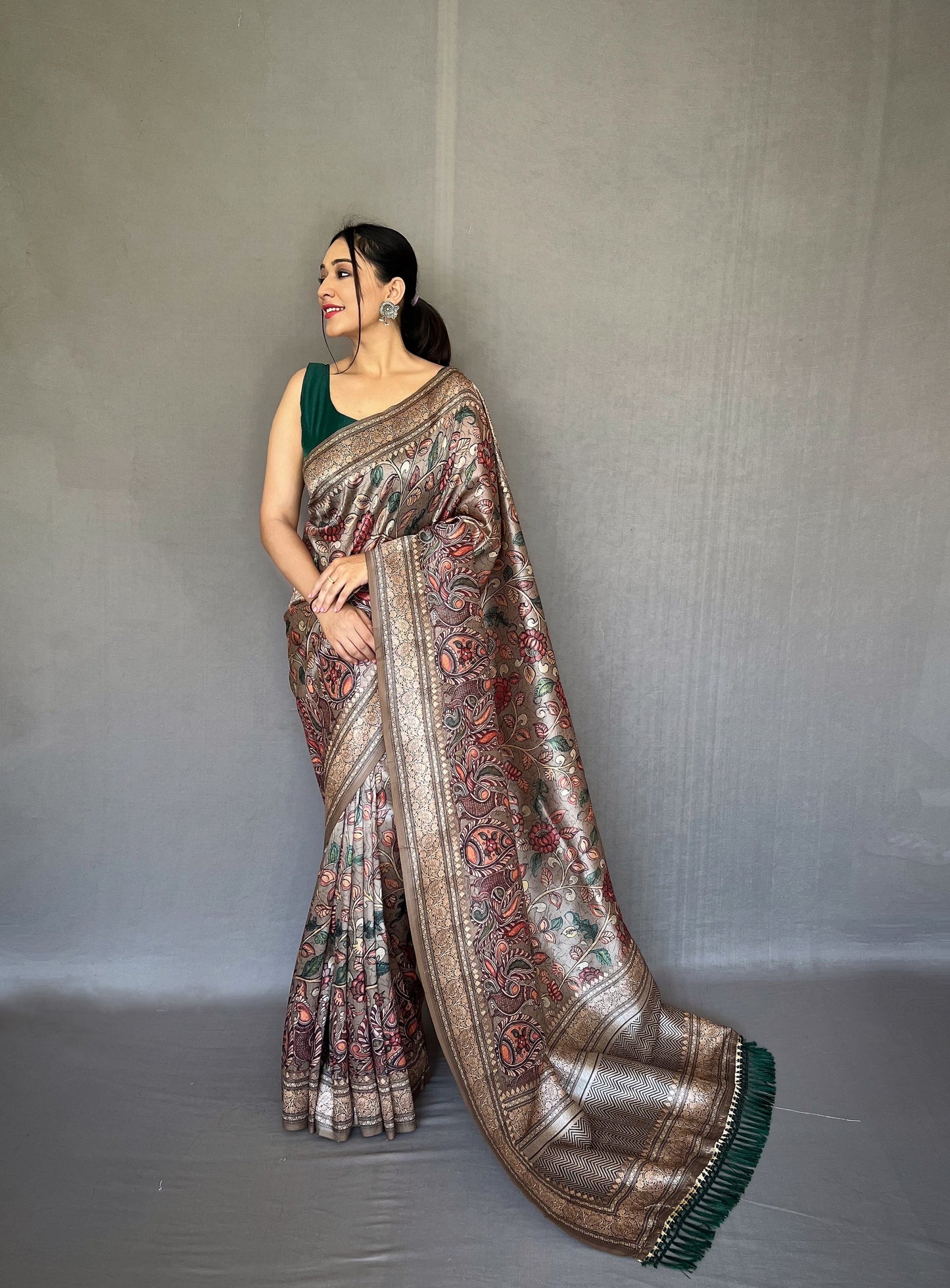 Grey Diva Soft Silk Saree With Kalamkari Fusion Print