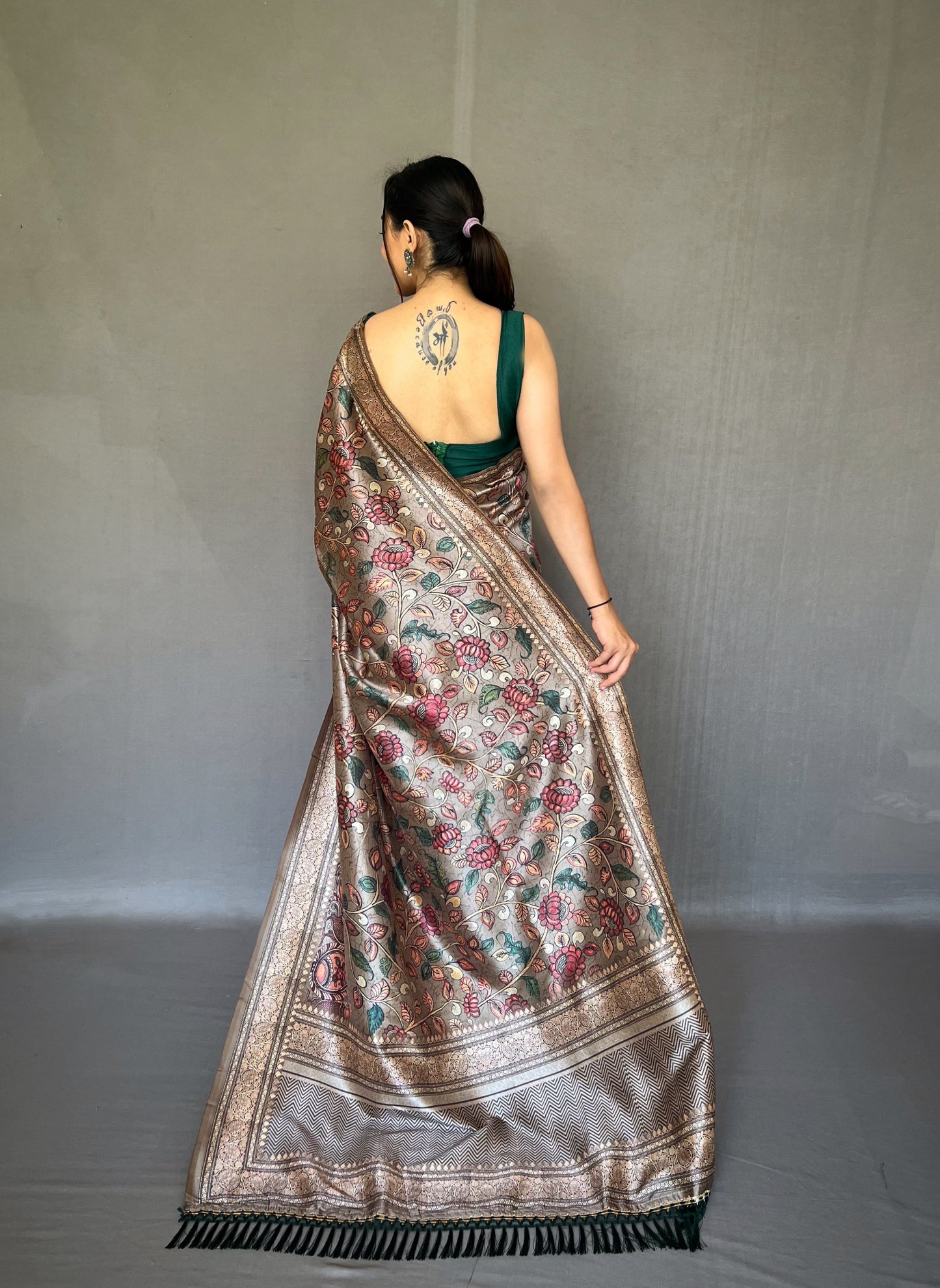 Grey Diva Soft Silk Saree With Kalamkari Fusion Print