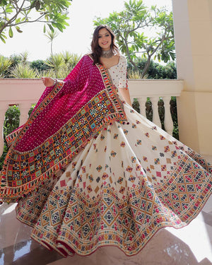 Model Posing Outdoors In Off-White & Multi-Color Heavy Muslin Cotton Beautiful Digital Print & Real Mirror Work Navratri Lehenga Choli Set By The Beauty Queen