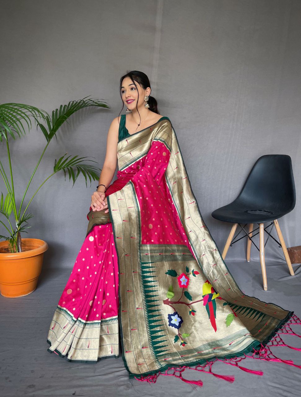 Magenta Pink Pure Paithani Silk Saree With Paithani Rich Weaved Pallu With Tassels And Unique Mottif Pattern