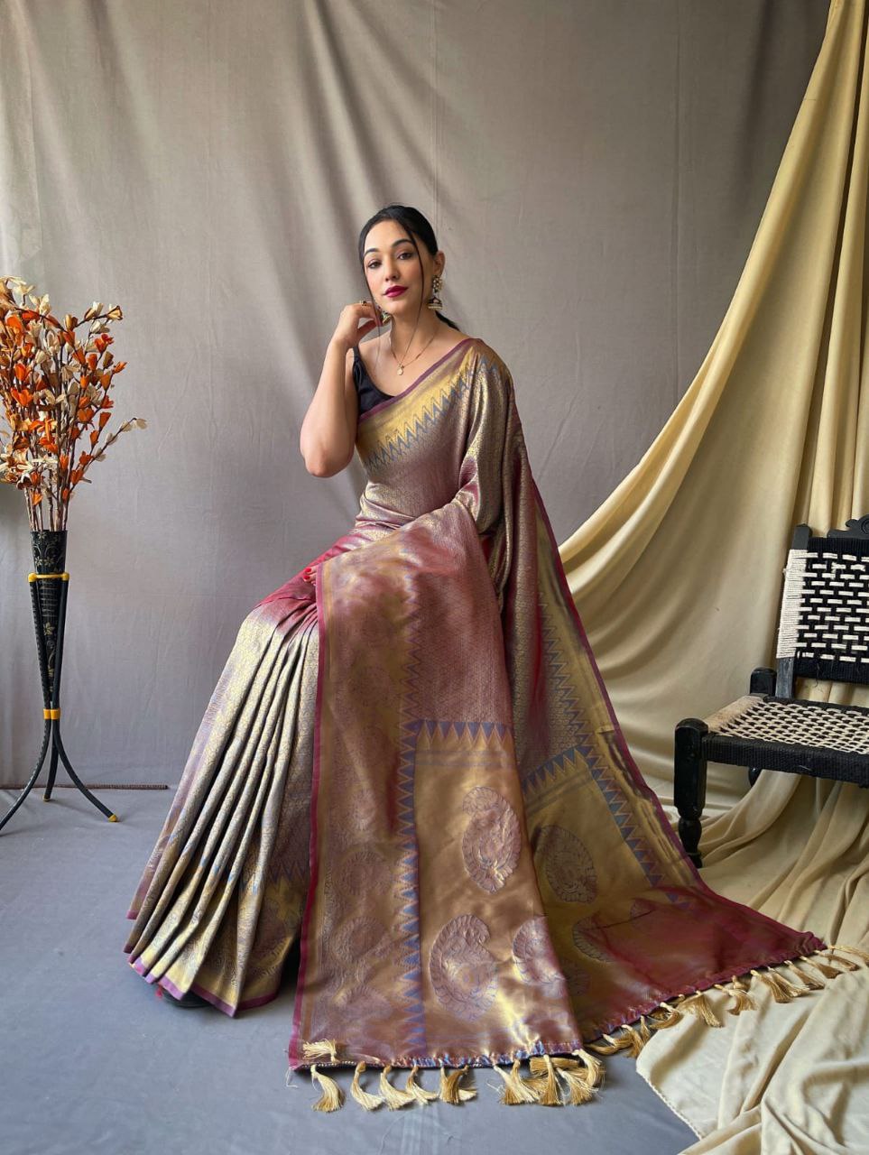 GRAY PURE KANJEEVARAM SILK HEAVY GOLDEN BIG JACQUARD WEAVING BORDER SAREES