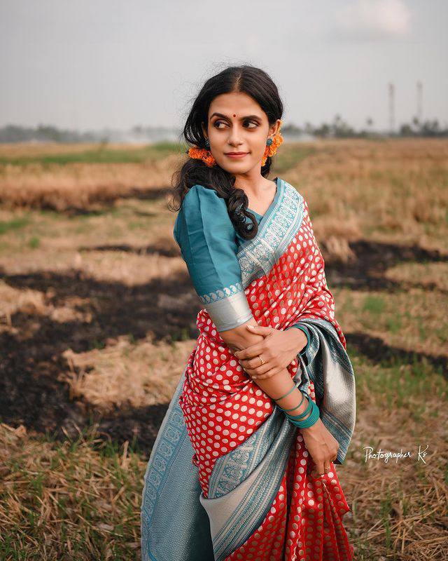 Tomoto Red Banarasi Beautiful Zari Work In Form Of Traditional Motifs Soft Silk Saree